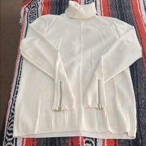 White House Black Market Cream Cowl Turtleneck Sweater

BRAND NEW - never worn